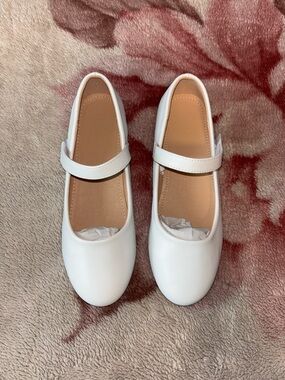 Kids White Mary Jane Dress Shoes with Strap- Size 36/ US Size 4